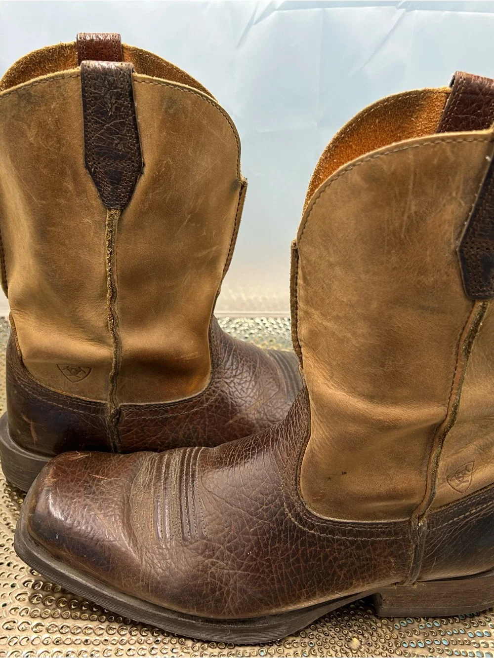 Ariat men 10 rambler cowboy boots